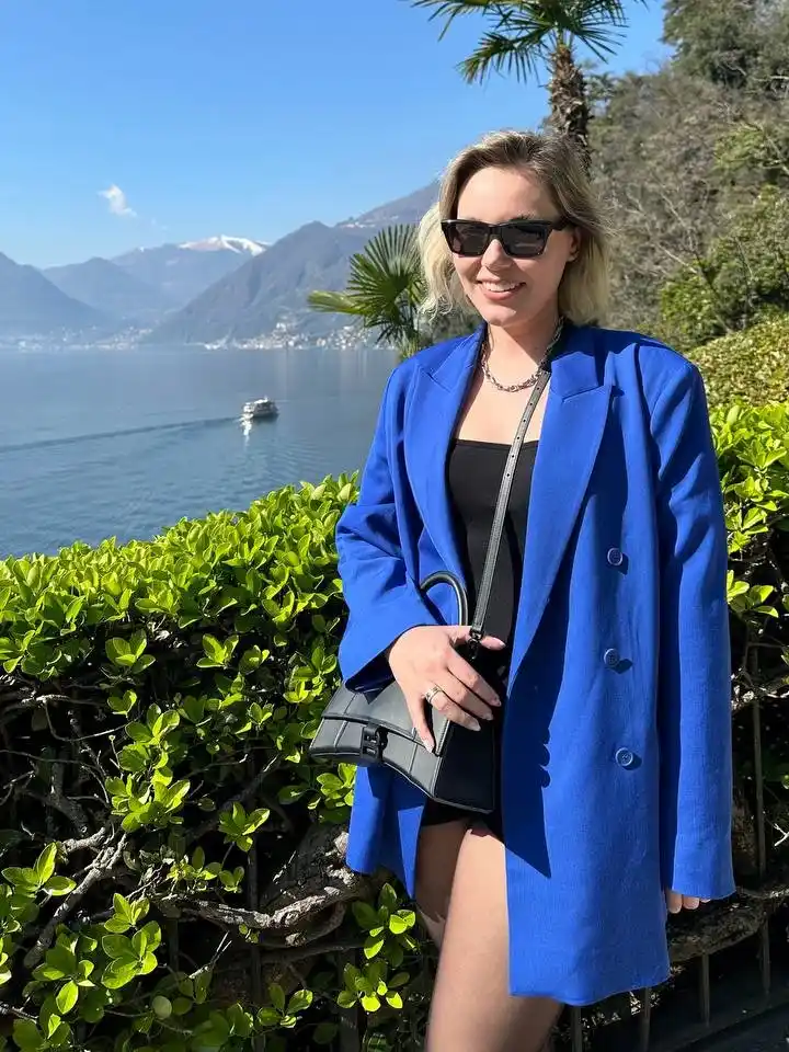 Sofia Delon trabajando con cliente